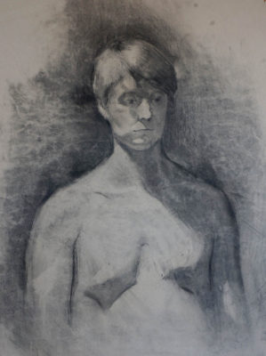 Petr Mucha - studie v kresbě - Sedící mladík - 2016 - 65 x 80cm - uhel na papíře