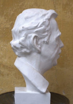 Petr Mucha - portrétní plastika - Václav Havel - 2012 - 25 x 25 x 50cm - sádra - pravý profil